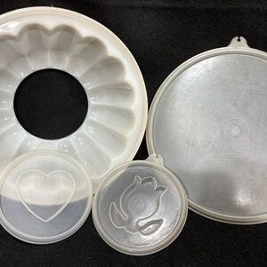 Vintage TUPPERWARE White Small Jello Mold w/2 Designs & Clear Lid #229-18